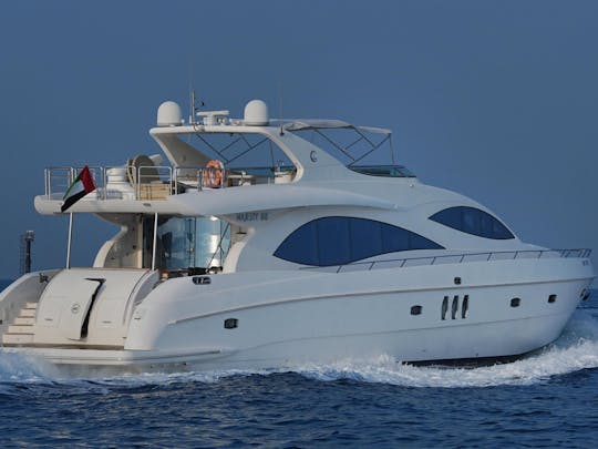 Découvrez DUBAÏ SUR NOTRE « Majesty 88 ft Jacuzzi Yacht »