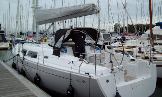 スペインのバレンシアでのHanse 370クルージングモノハルレンタル