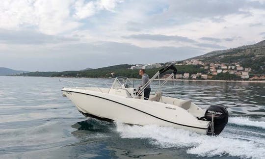 Louez le Quicksilver 675 Activ Open pour 8 personnes à Trogir, en Croatie