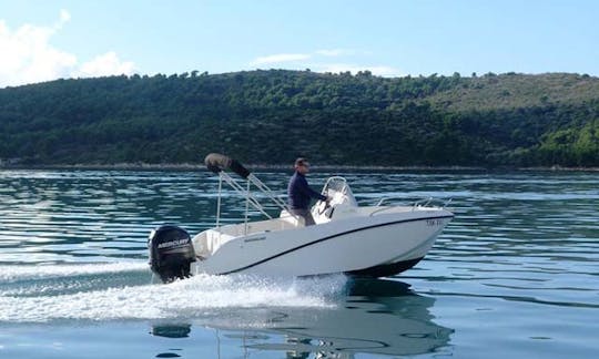 Bateau ouvert Activ 505 à louer à Trogir, Croatie