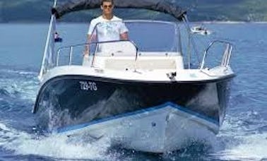 Alquiler de 21' Quicksilver 675 activ Cuddy Cabin en Makarska, Croacia