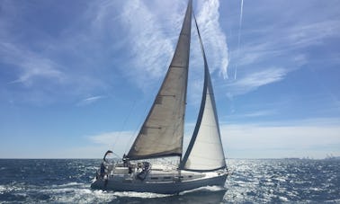 Exclusive Beneteau 39.3 Cyclades Sailing Boat in Barcelona, Cataluña