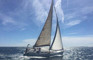 Exclusive Beneteau 39.3 Cyclades Sailing Boat in Barcelona, Cataluña