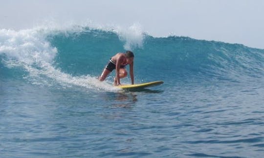 Cours de surf avec des moniteurs accrédités à Dreamland Beach à Bali