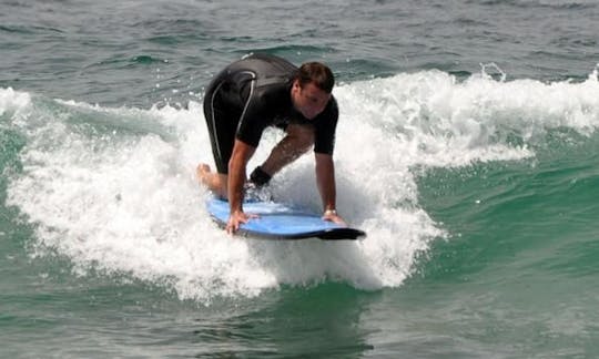 Cours de surf avec des moniteurs accrédités à Dreamland Beach à Bali