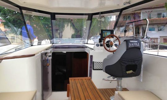 34' Houseboat Charter in Wilkasy, Poland