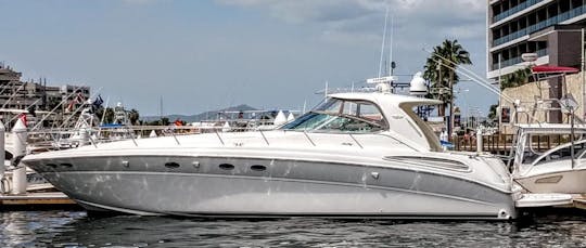 Sea Ray 55 pés para sua fuga para as águas cristalinas do Pacífico.