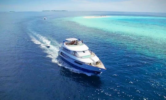 Luxury yacht rental in Maldives