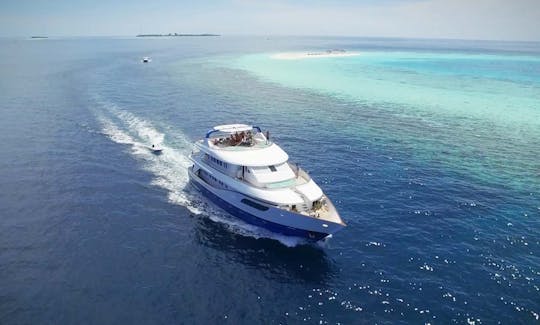 Luxury yacht rental in Maldives