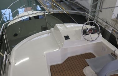 Hire the 34' Platinum 989 FLYbridge Yacht in Wilkasy, Poland