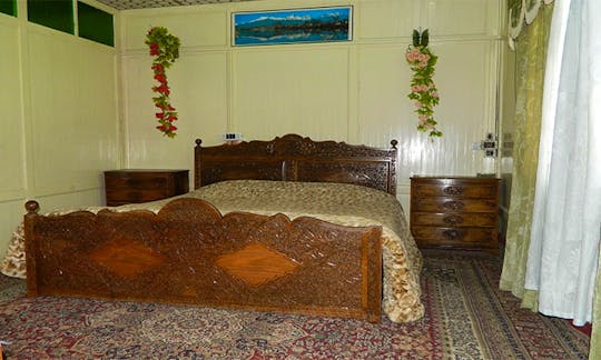Experience Jammu and Kashmir Lake on a Houseboat