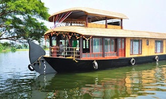 Amazing Houseboat Rental in Kerala, India