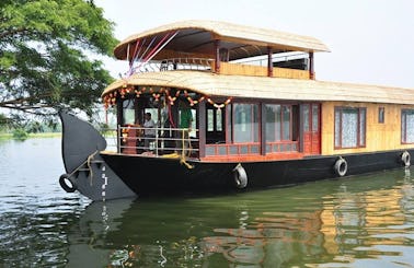 Amazing Houseboat Rental in Kerala, India
