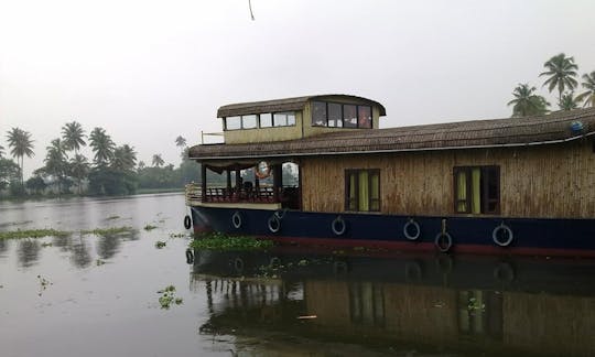 インド・ケララ州の屋形船クルーズ