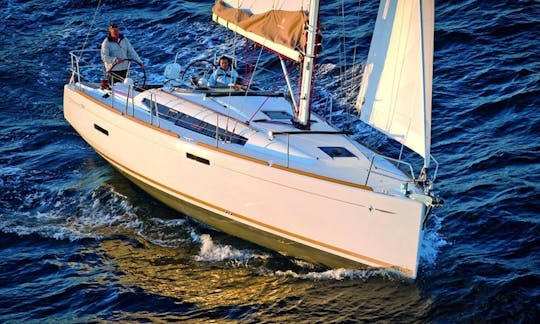 Charter 38ft "Dust in the Wind" Sloop In Šibenik, Croatia