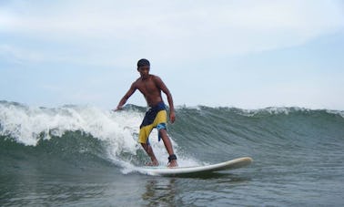 Cours de surf à Visakhapatnam, Andhra Pradesh