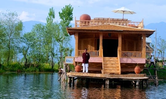 Exciting Houseboat Adventure in Himachal Pradesh, India