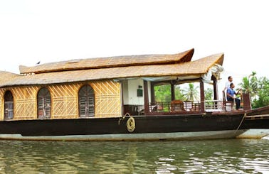 Rent a Single Bedroom Houseboat in Alappuzha, Kerala