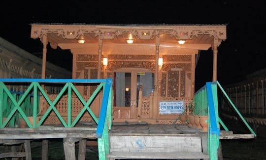 Experience a Comfort on a Houseboat in Himachal Pradesh, India