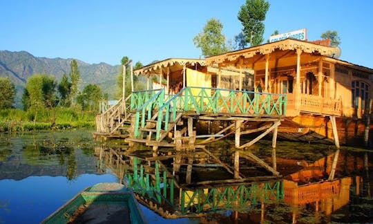 Experience a Comfort on a Houseboat in Himachal Pradesh, India