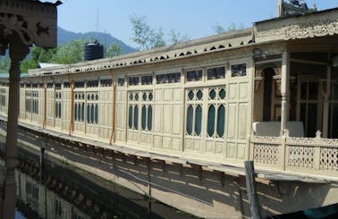 Experience a Comfort on a Houseboat in Himachal Pradesh, India