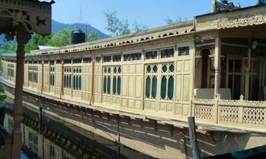 Experience a Comfort on a Houseboat in Himachal Pradesh, India