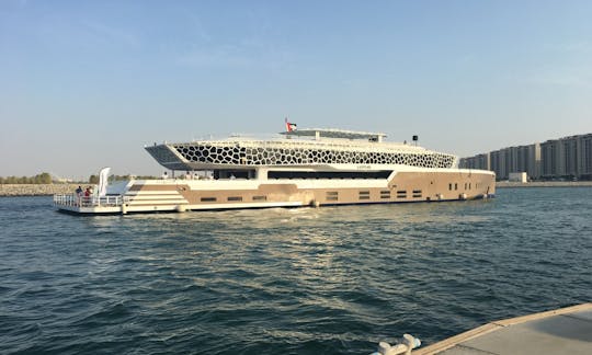 Charter 220' Corporate Power Mega Yacht em Dubai, Emirados Árabes Unidos