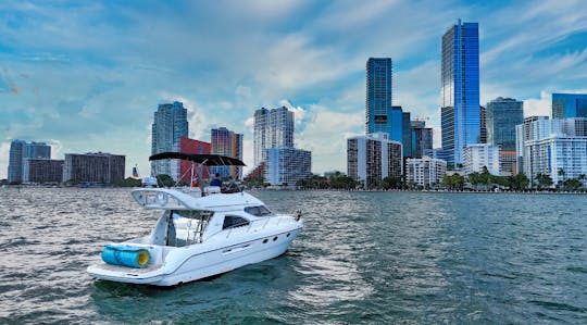 Rent this beautiful 45' Yacht in Miami! GET 1HR FREE Monday-Thursday