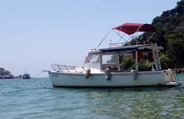 Charter a 11 Person Fiberglass Tradition Boat in Paraty, Brazil