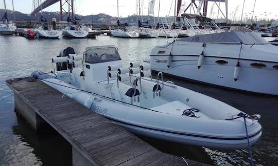 Alquile un bote inflable rígido en Lisboa, Portugal