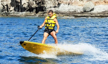 スペインのモガンでの電動サーフボードレンタル