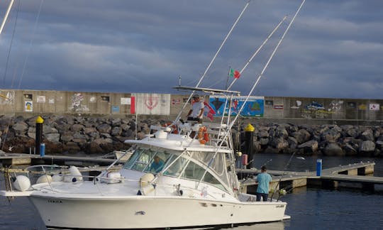 ポルトガルのマダレナでの32フィートの深海釣り旅行、Luhrs Sport Fisherman