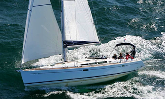 Charter 45' Beneteau Cruising Monohull In Rosignano Solvay-castiglioncello, Italy