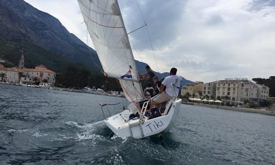 Rent 25' Beneteau Daysailer in Makarska, Croatia