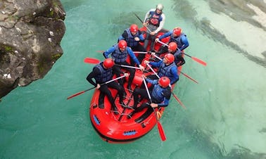 Únase a los viajes de rafting de los amantes de la emoción en Bovec, Eslovenia