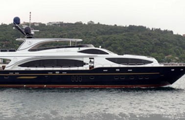 Charter 105' Power Mega Yacht in İstanbul, Turkey