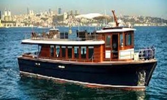Charter 72' Classic Power Yacht in İstanbul, Turkey