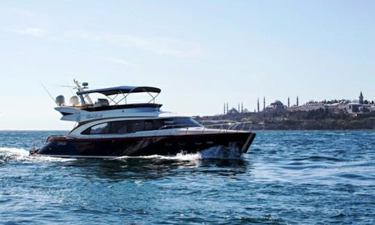 Passe o dia no belo mar de Istambul, Turquia, com este luxuoso motor yc