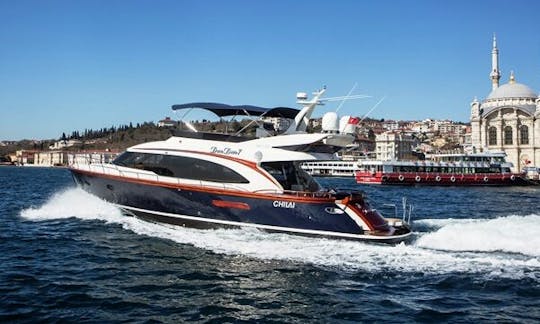 Passe o dia no belo mar de Istambul, Turquia, com este luxuoso motor yc