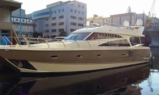 Explore the beautiful ocean of İstanbul, Turkey with this gorgeous Motor Yacht