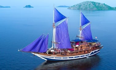 Komodo Diving Liveaboard Cruises on ''Cheng Ho'' Sailing Schooner