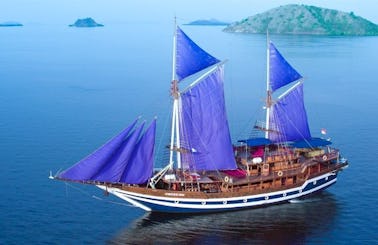 Komodo Diving Liveaboard Cruises on ''Cheng Ho'' Sailing Schooner