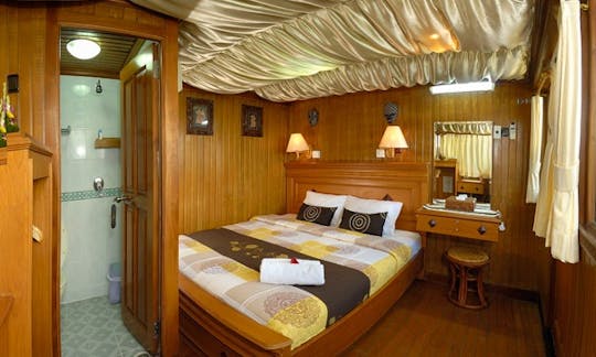 Diving Liveaboard Cruises on ''Sea Safari VI'' Sailing Schooner in Indonesia