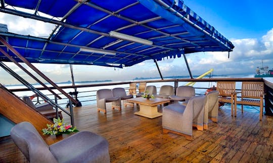 Diving Liveaboard Cruises on ''Sea Safari VI'' Sailing Schooner in Indonesia