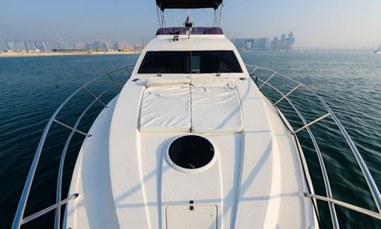 Alquile un yate a motor Gulf Craft de 48 pies en Dubái, Emiratos Árabes Unidos
