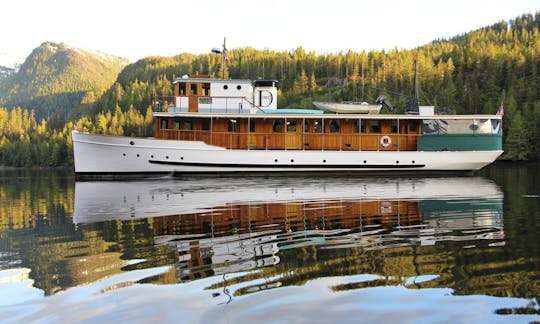 87' Power Mega Yacht Charter in Seattle, Washington
