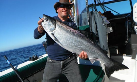 Fishing Trip on 26ft "No Doubt" with Lodging Sea Ray in Zeballos, BC