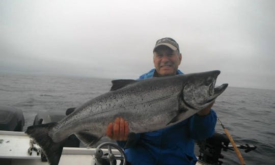 Fishing Trip on 26ft "No Doubt" with Lodging Sea Ray in Zeballos, BC