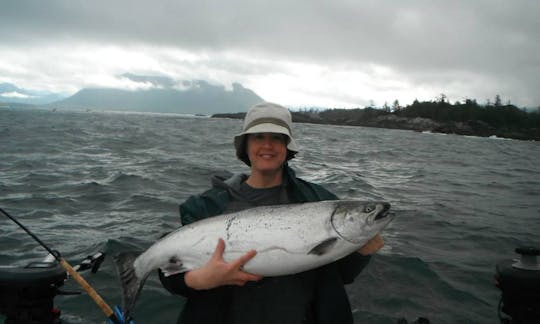 ゼバロス島での宿泊付き25フィートの「タイワン」漁船での釣り旅行