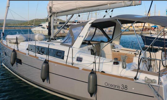 Charter 38' Oceanis Cruising Monohull in Jezera, Croatia